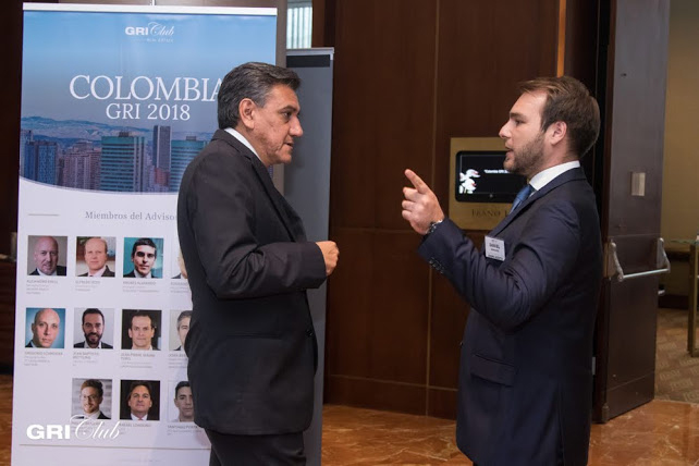 Desarrolladores, inversionistas, bancos, fondos de pensión, entre otros Desarrolladores, inversionistas, bancos, fondos de pensión, entre otros